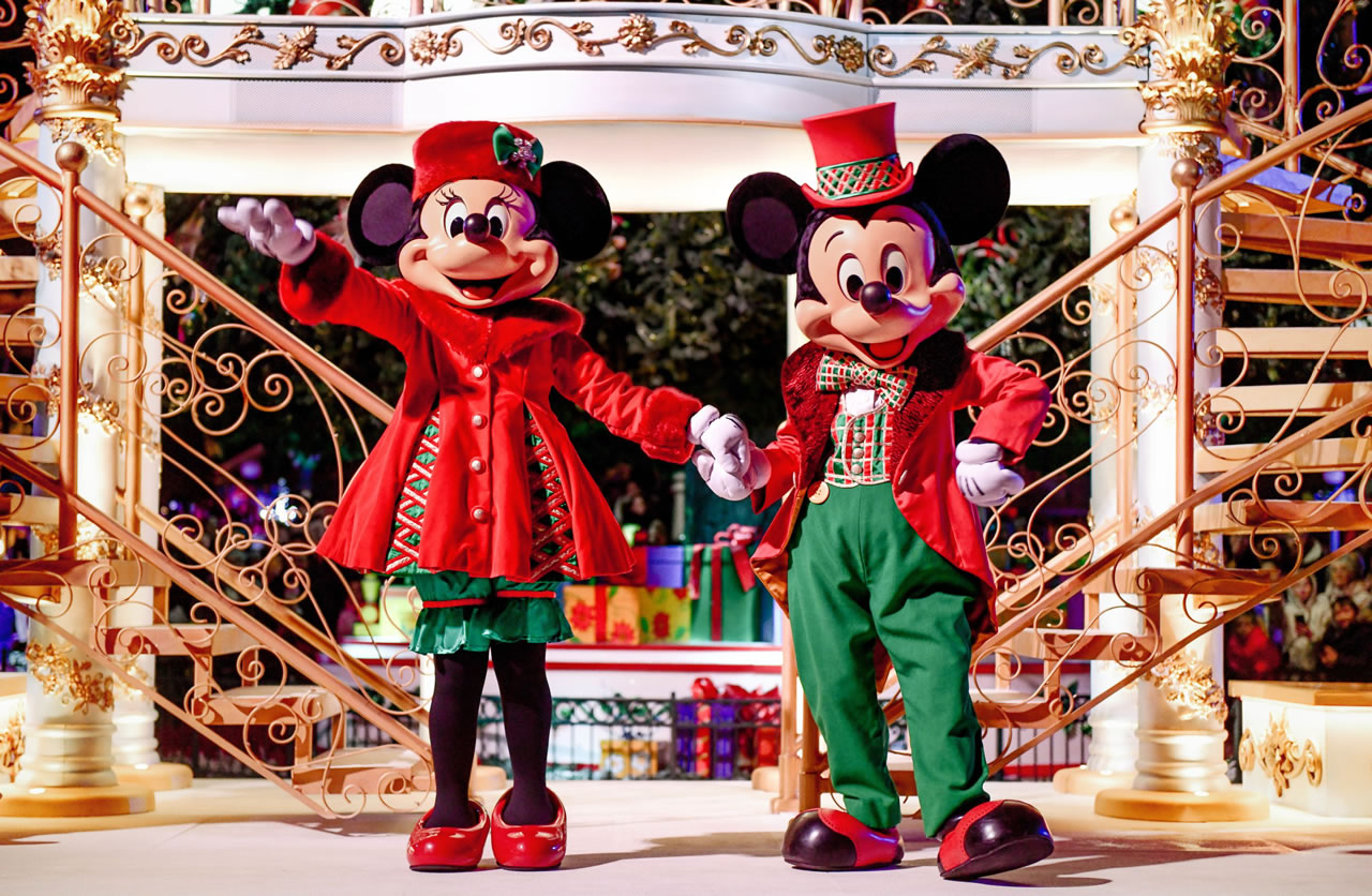 Be welcomed by Mickey and Minnie